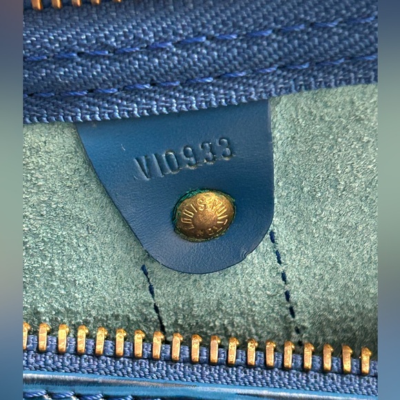 Louis Vuitton Keepall 45 Blue Epi Leather - Picture 8 of 15